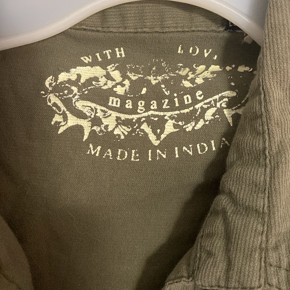 Army Green/Olive Patches Form Fitting Cute Roll Up Sleeve Top Shirt SZ MED - Picture 4 of 8